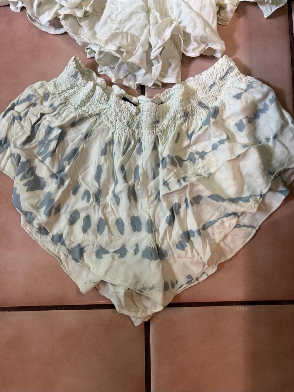 Blue life Tie-Dye Crop Top and Shorts Set - Light Cream & Blue